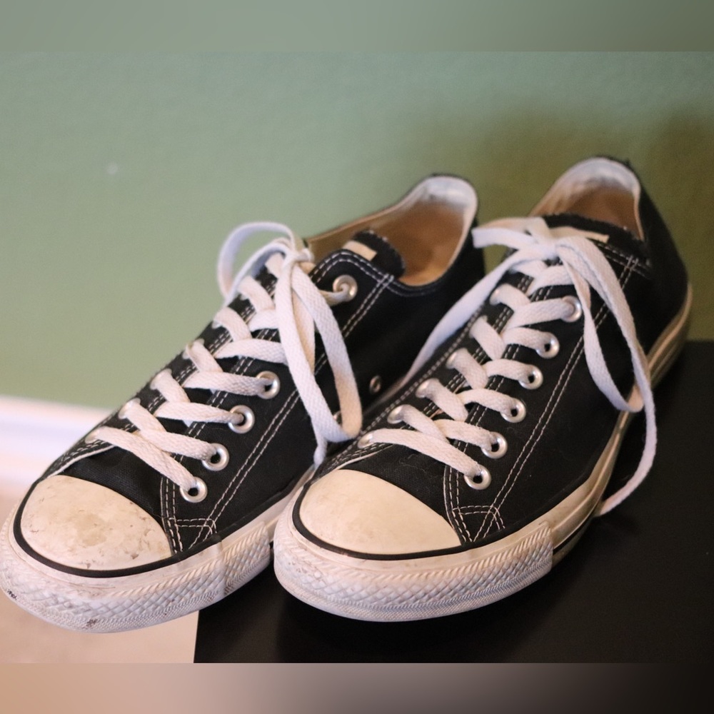 Low top black canvas Converse Chuck Taylors men’s 9, women’s 11
